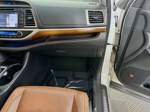 Used 2018 Toyota Highlander Limited image 33
