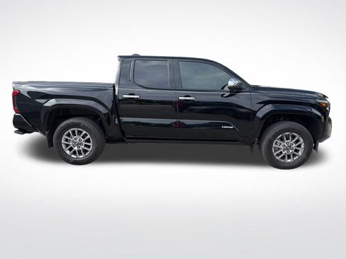 Used 2025 Toyota Tacoma Limited AWD/4WD image 4