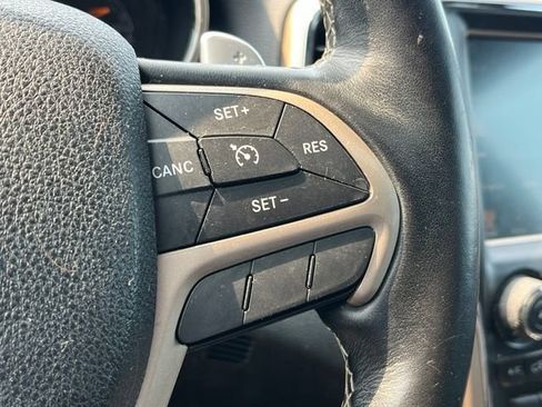 Used 2016 Jeep Grand Cherokee Limited AWD/4WD image 30