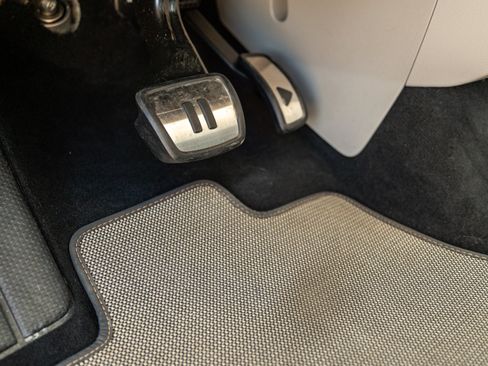 Used 2025 Volkswagen ID. Buzz 1st Edition w/ Cupholders Package RWD image 17