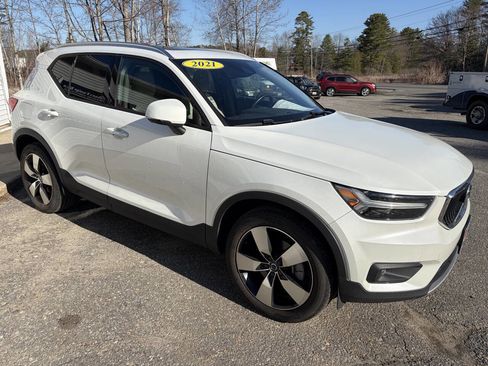 Used 2021 Volvo XC40 T5 Momentum image 13