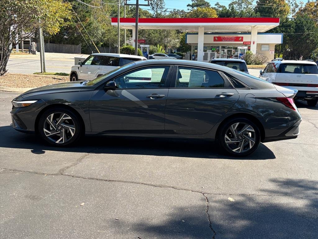 Certified 2025 Hyundai Elantra Sport FWD image 3