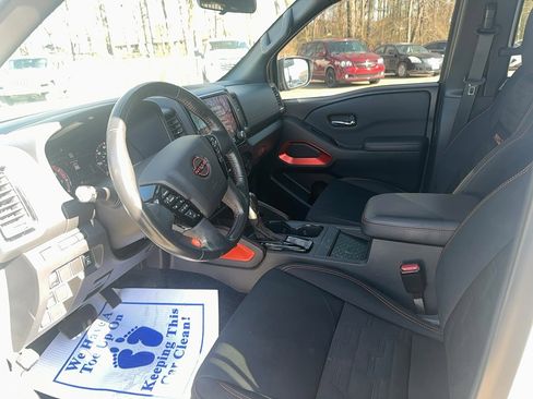 Used 2022 Nissan Frontier Pro-X image 12