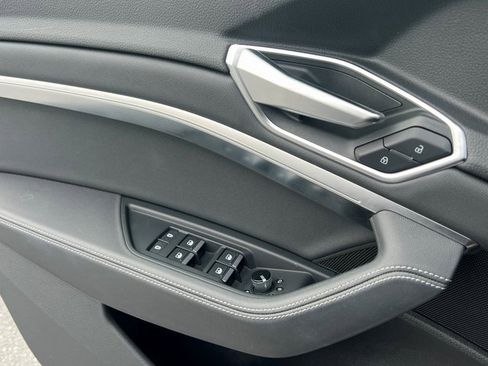Used 2021 Audi e-tron Premium w/ Convenience Plus Package image 38