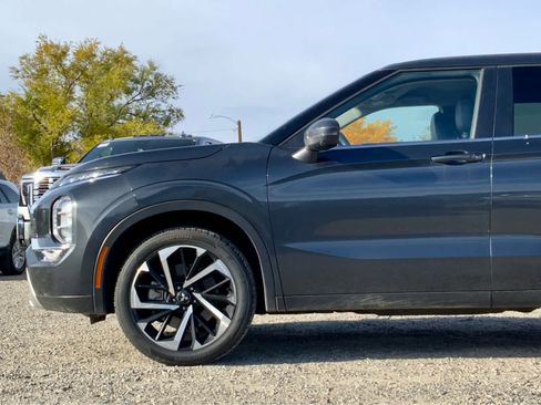 Used 2024 Mitsubishi Outlander SE image 13