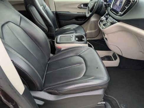 Certified 2023 Chrysler Pacifica Touring-L FWD image 29