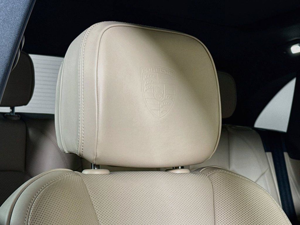 Certified 2024 Porsche Macan AWD/4WD image 25
