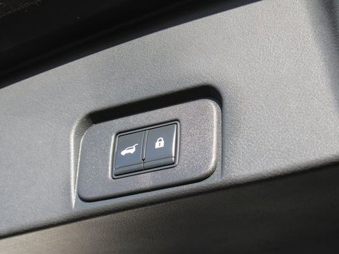 Used 2021 Nissan Rogue Platinum image 28