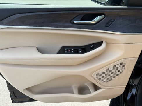 Used 2025 Jeep Grand Cherokee Limited image 11