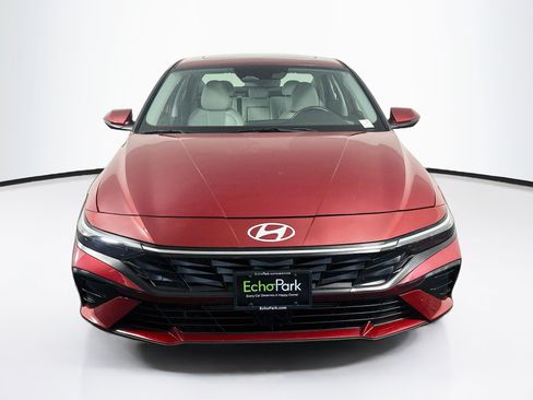 Used 2025 Hyundai Elantra Limited FWD image 2