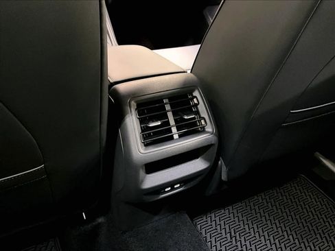 New 2026 Volkswagen Tiguan SE R-Line image 16