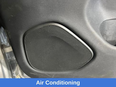 Used 2022 Volvo XC60 B5 Momentum w/ Protection Package Premier image 24