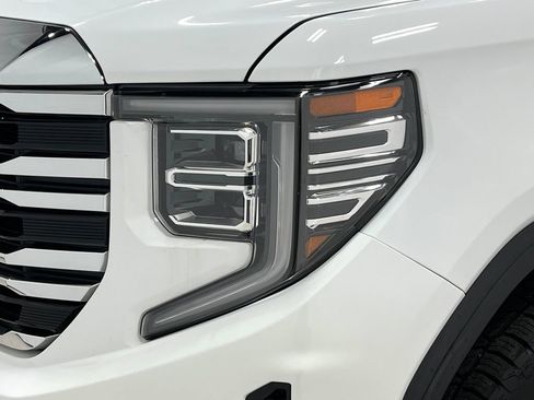 Used 2022 GMC Sierra 1500 SLT w/ SLT Premium Plus Package AWD/4WD image 36