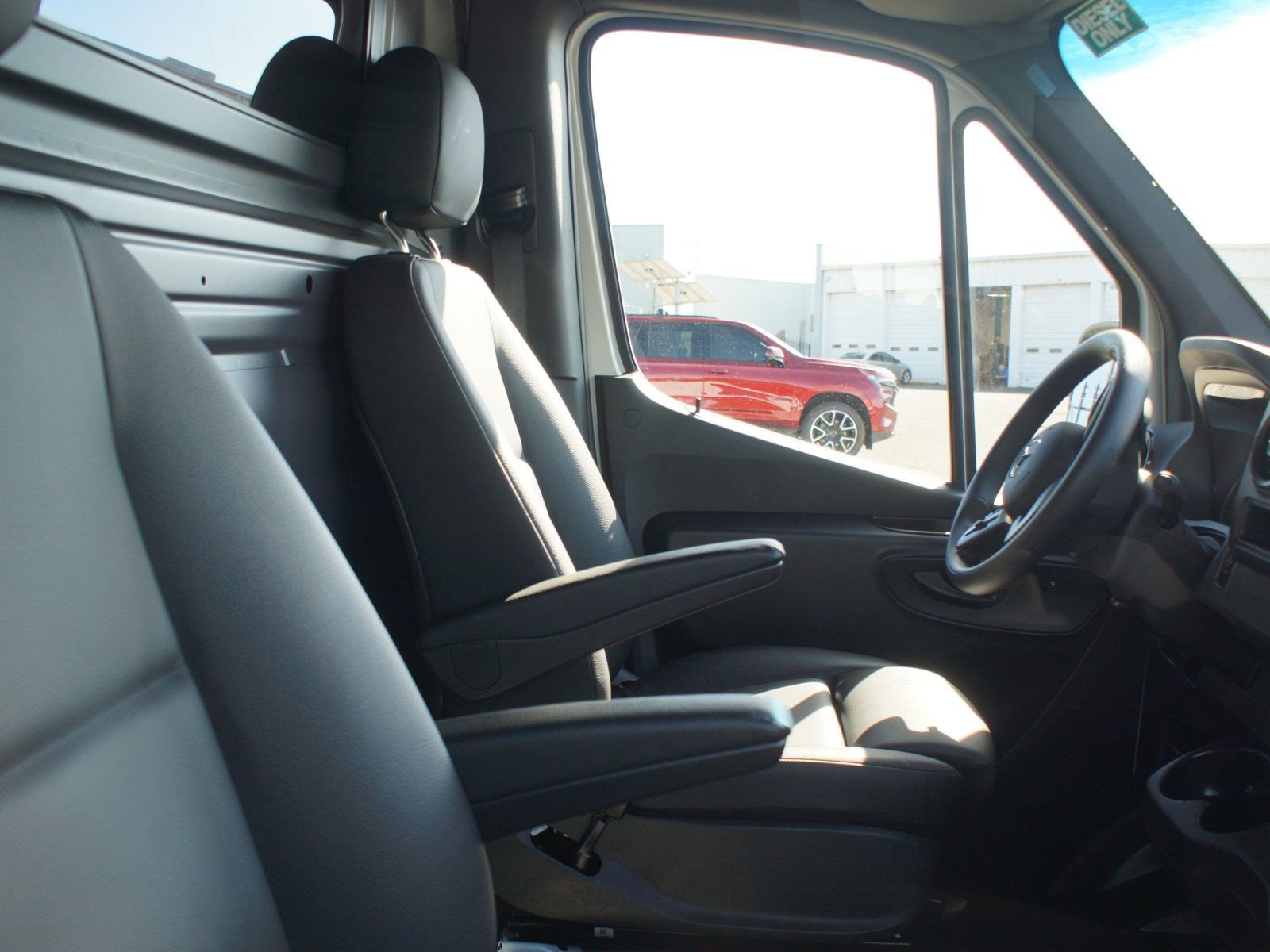 Used 2024 Mercedes-Benz Sprinter 2500 image 5