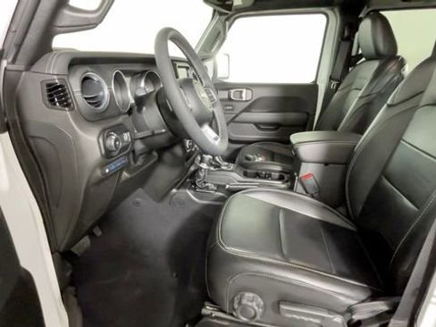 Used 2023 Jeep Wrangler Unlimited Sahara w/ Cold Weather Group AWD/4WD image 19