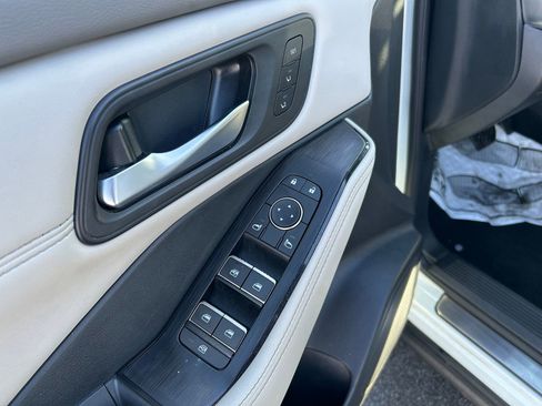 Used 2023 Nissan Rogue SL w/ SL Premium Package image 7