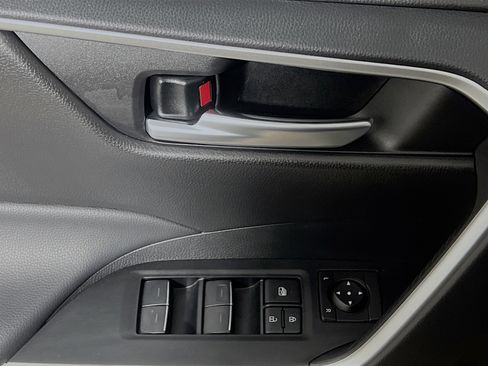 Used 2025 Toyota RAV4 XLE image 17