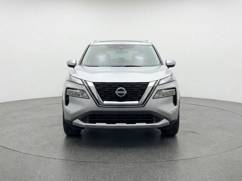 Used 2025 Nissan Rogue SV image 2