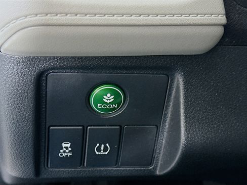 Used 2022 Honda HR-V LX image 17