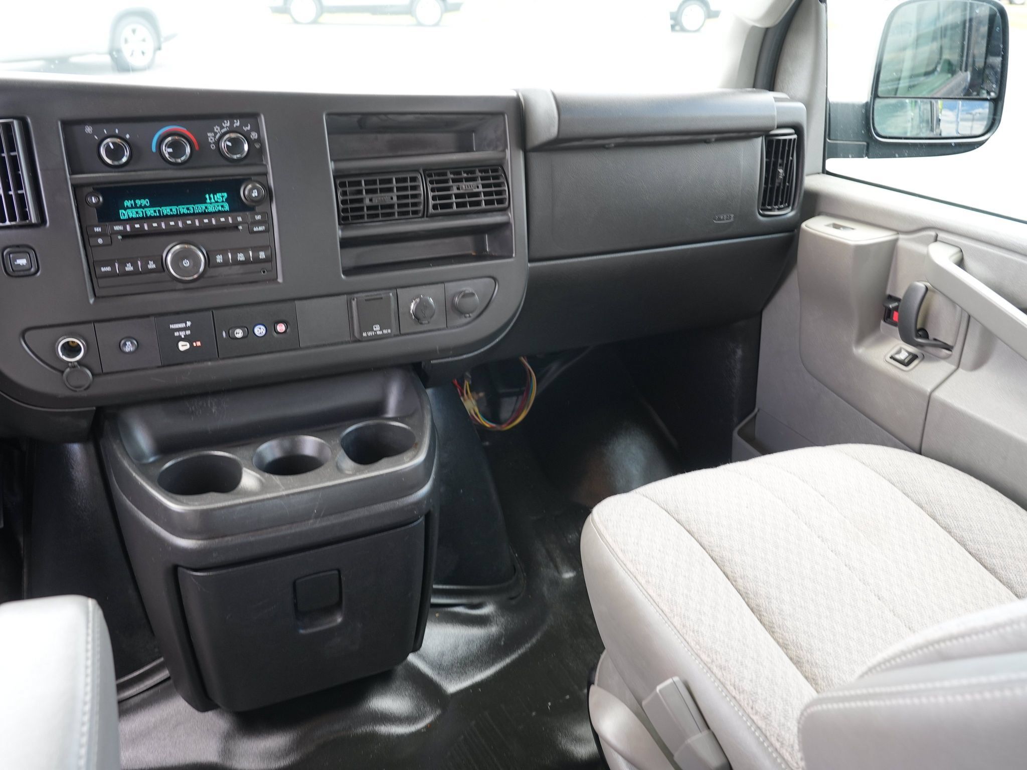 Used 2016 Chevrolet Express 3500 Extended RWD image 25
