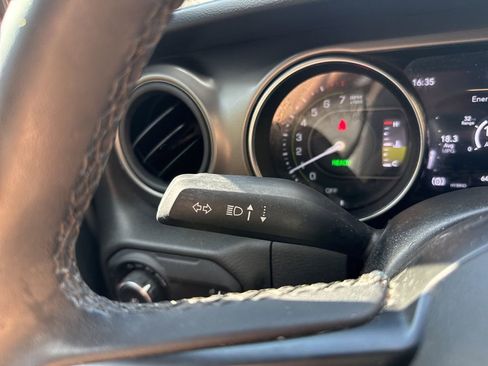 Used 2023 Jeep Wrangler Unlimited w/ Sun & Screen Package image 20