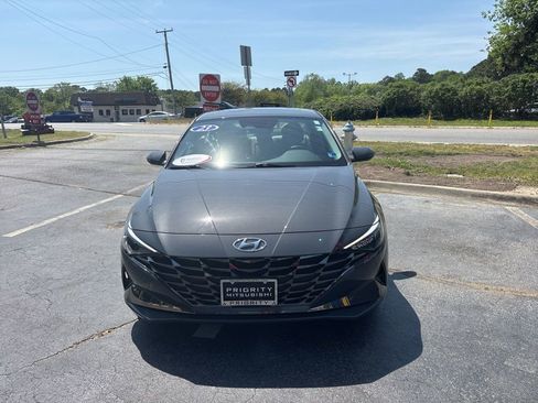 Used 2023 Hyundai Elantra Limited FWD image 8