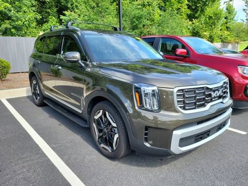 Used 2025 Kia Telluride S FWD image 3