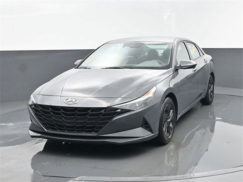 Used 2023 Hyundai Elantra SEL image 2