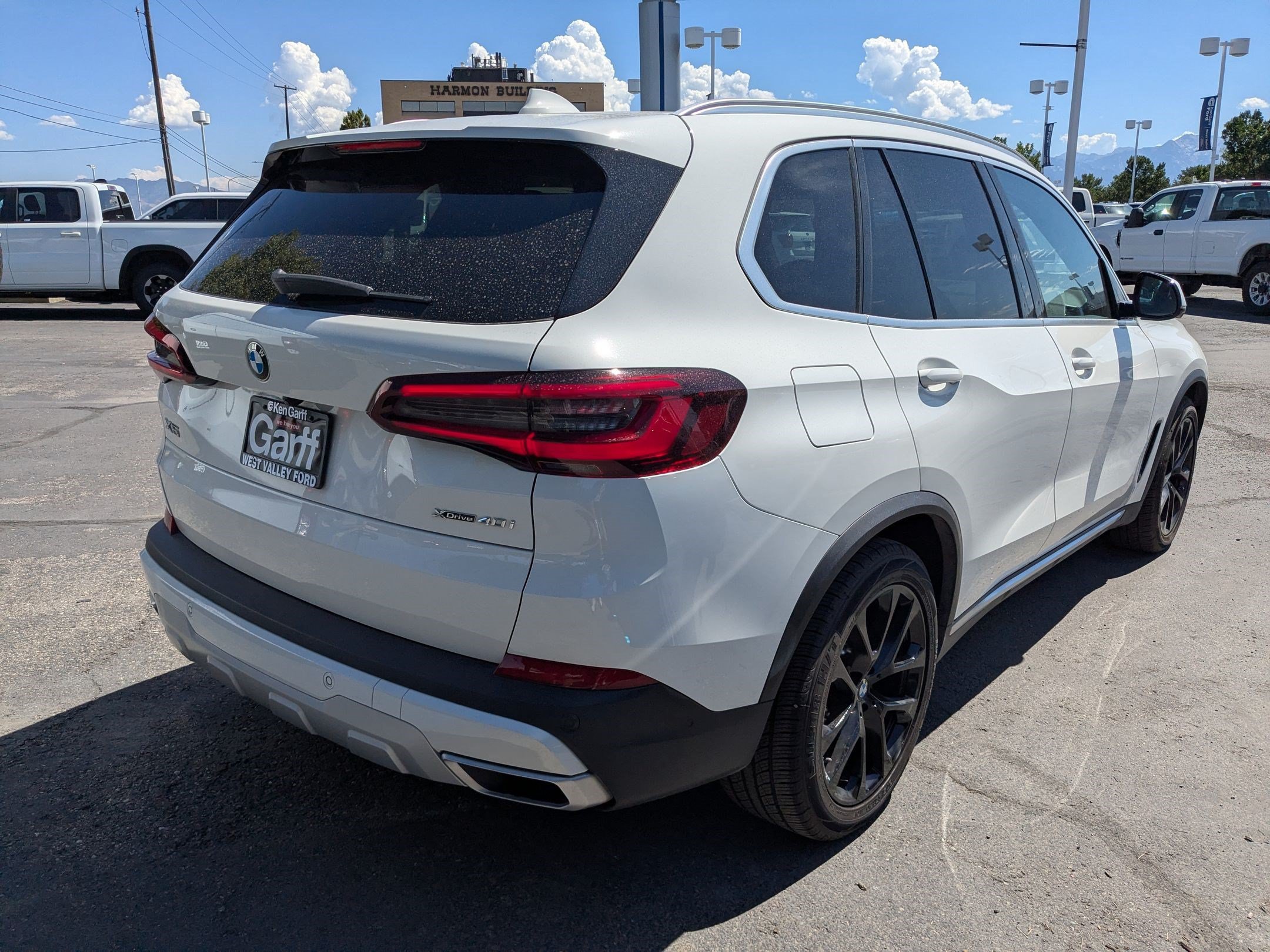 Used 2022 BMW X5 xDrive40i w/ Parking Assistance Package AWD/4WD image 3