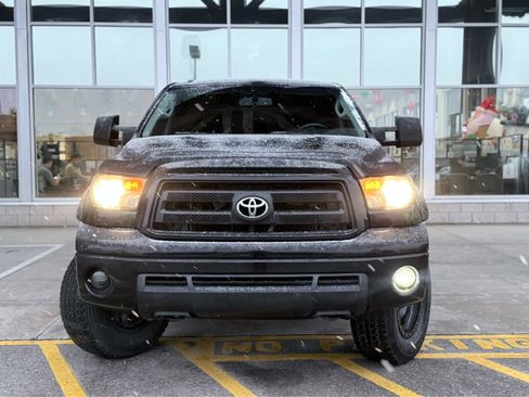 Used 2012 Toyota Tundra 4x4 CrewMax image 3
