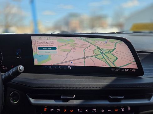 Used 2025 Cadillac XT4 Premium Luxury image 14