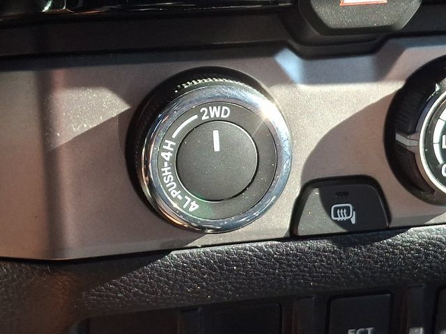 Used 2016 Toyota Tacoma SR5 w/ SR5 Appearance Package (DM) AWD/4WD image 29