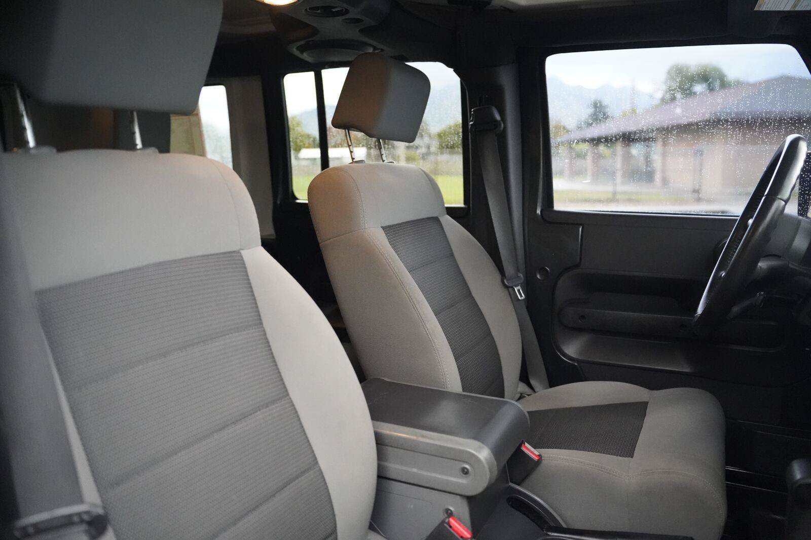Used 2010 Jeep Wrangler Unlimited Sport AWD/4WD image 21