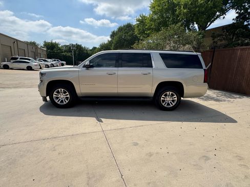 Used 2015 Chevrolet Suburban LT RWD image 4