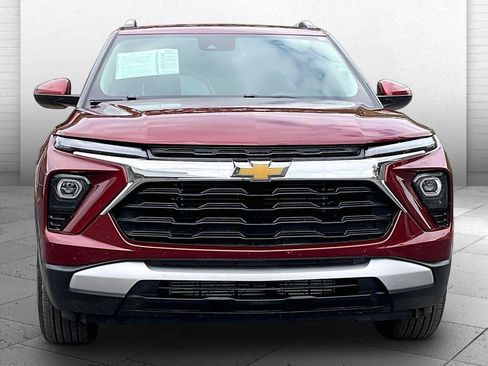 Used 2025 Chevrolet TrailBlazer LT FWD image 2