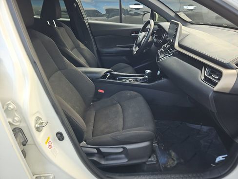 Used 2019 Toyota C-HR XLE image 13