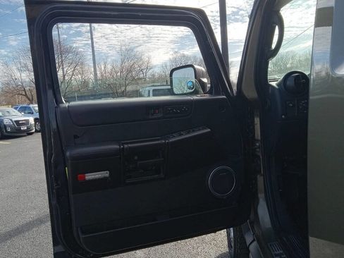 Used 2005 HUMMER H2 w/ Preferred Equipment Group AWD/4WD image 11