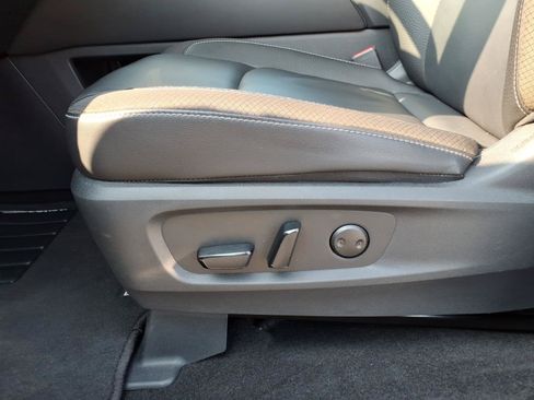 Used 2025 Nissan Pathfinder SL AWD/4WD image 16