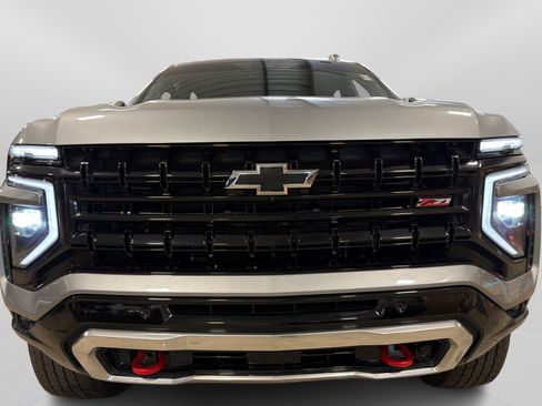 Used 2025 Chevrolet Suburban Z71 w/ Comfort Package AWD/4WD image 10
