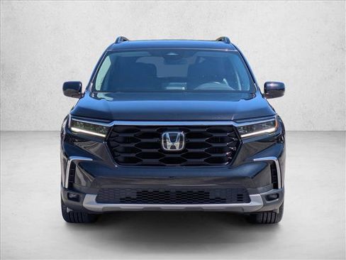 Used 2023 Honda Pilot Touring image 2