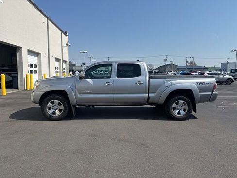Used 2014 Toyota Tacoma 4x4 Double Cab w/ TRD Sport Package image 2