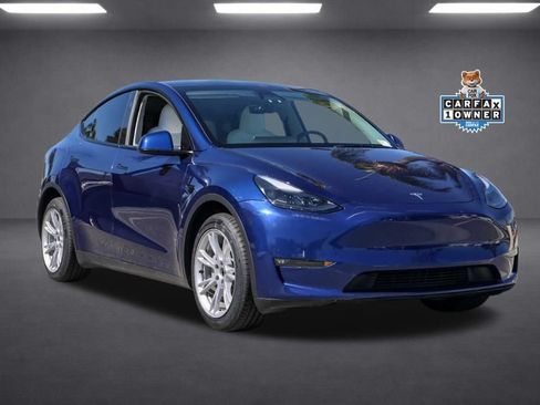 Used 2024 Tesla Model Y Long Range AWD/4WD image 2