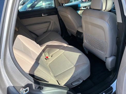 Used 2015 Kia Sorento LX image 16