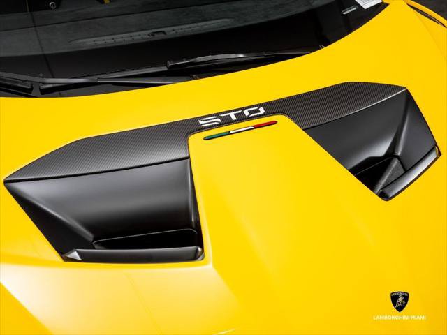 Used 2023 Lamborghini Huracan STO RWD image 4