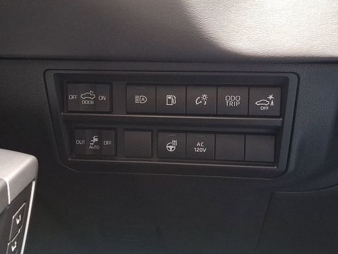 Used 2024 Toyota Tundra Platinum AWD/4WD image 34