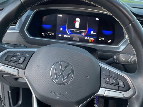 Used 2022 Volkswagen Tiguan SE FWD image 9