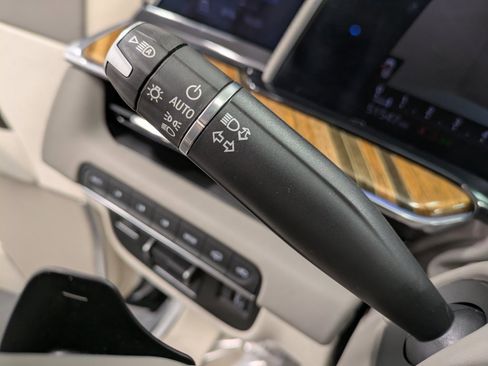 Used 2022 Cadillac Escalade Premium Luxury Platinum image 16