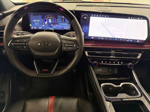 Used 2024 Chevrolet Traverse RS image 14