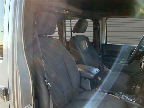 Used 2017 Jeep Wrangler Unlimited Sport AWD/4WD image 23