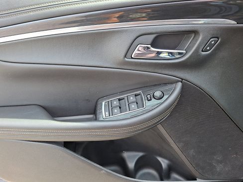 Used 2018 Chevrolet Impala LT FWD image 12